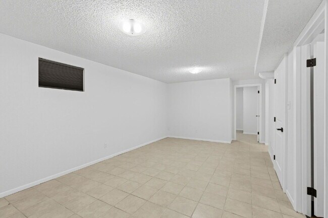 Photo - 930 Bowser Dr