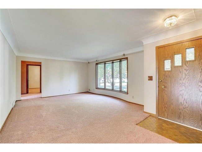 Photo - 724-50 1/2 50 1/2 Ave NE
