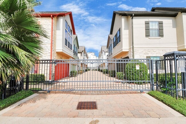 Photo - 2941 Clinton Dr