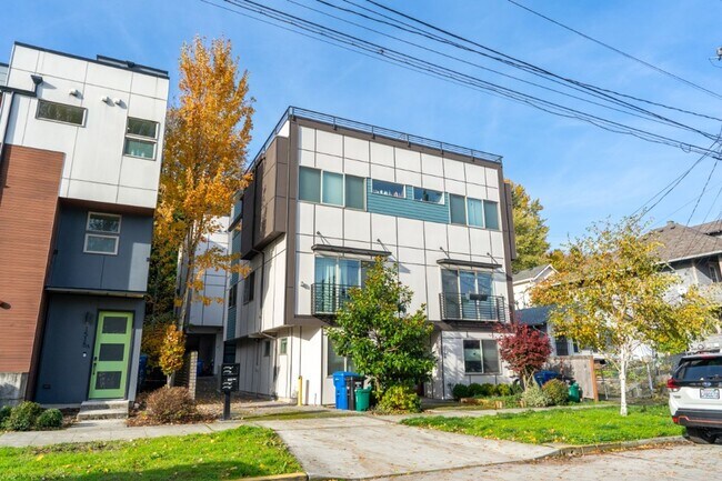 Building Photo - 3Bd/3.5Ba Seattle Townhouse