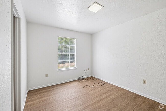 2BR, 1BA - 724SF - Primary Bedroom