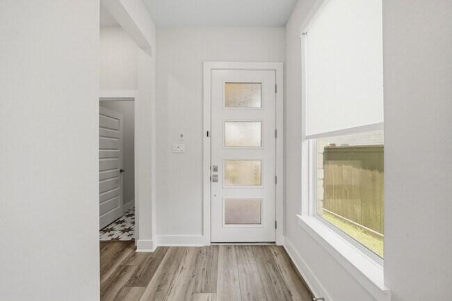 Photo - 2506 Seedling St