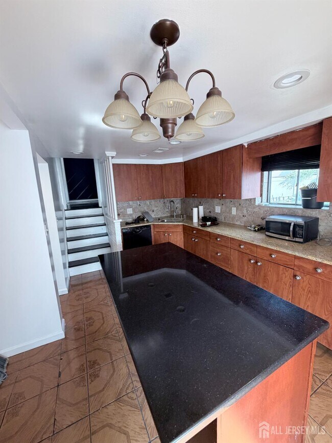 216 N Hill Rd