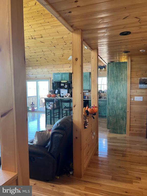 Photo - 4464 Leetown Rd