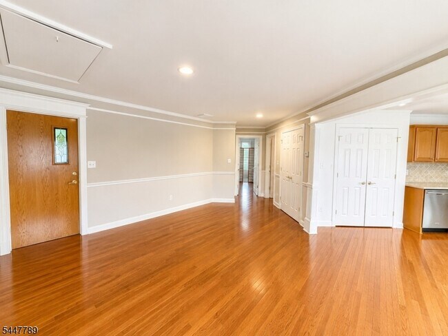 Photo - 141 Main St