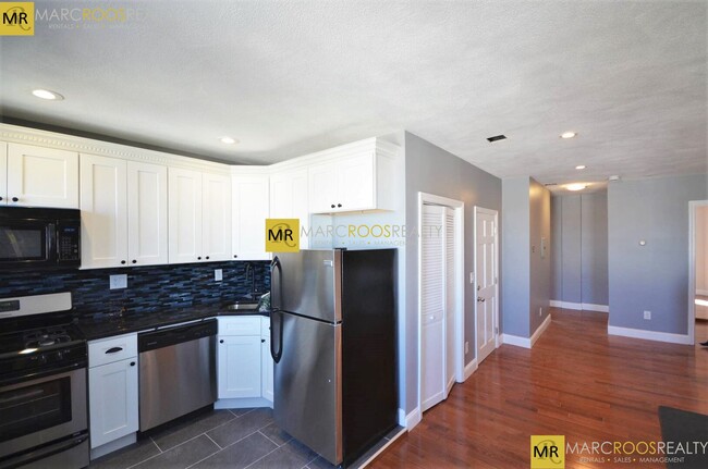 Building Photo - 349 Sumner St Unit 2 Rental