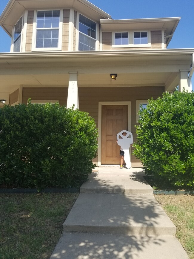 frente - 2616 Blackstone Dr