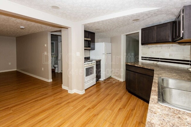 Photo - 3332 Hiwood Ave