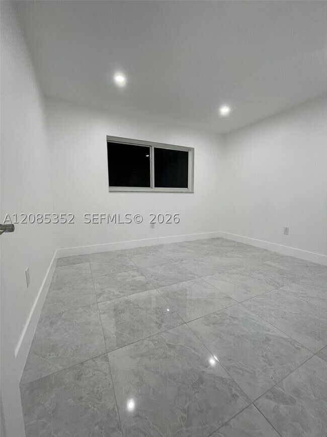 Building Photo - 6070 W 19th Ave Unit 316