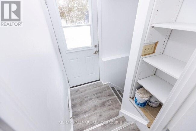 Photo - 1542 St Georges St