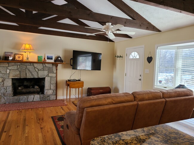 998 Snaggy Mountain Blvd