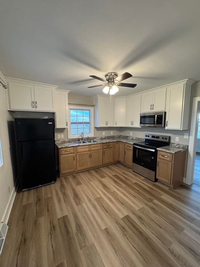 Photo - 111 Hartley Ln