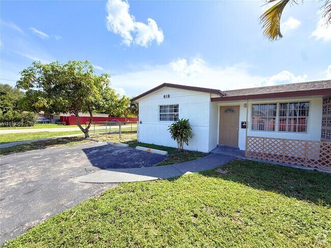 Building Photo - 1101 NW 55th Ave Unit A Rental