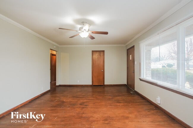 Photo - 311 N Boehning St