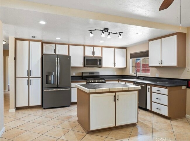 17970 Pitache St