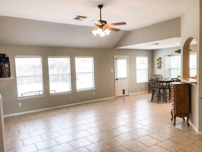 Building Photo - 9822 Memorial Crossing Dr Rental