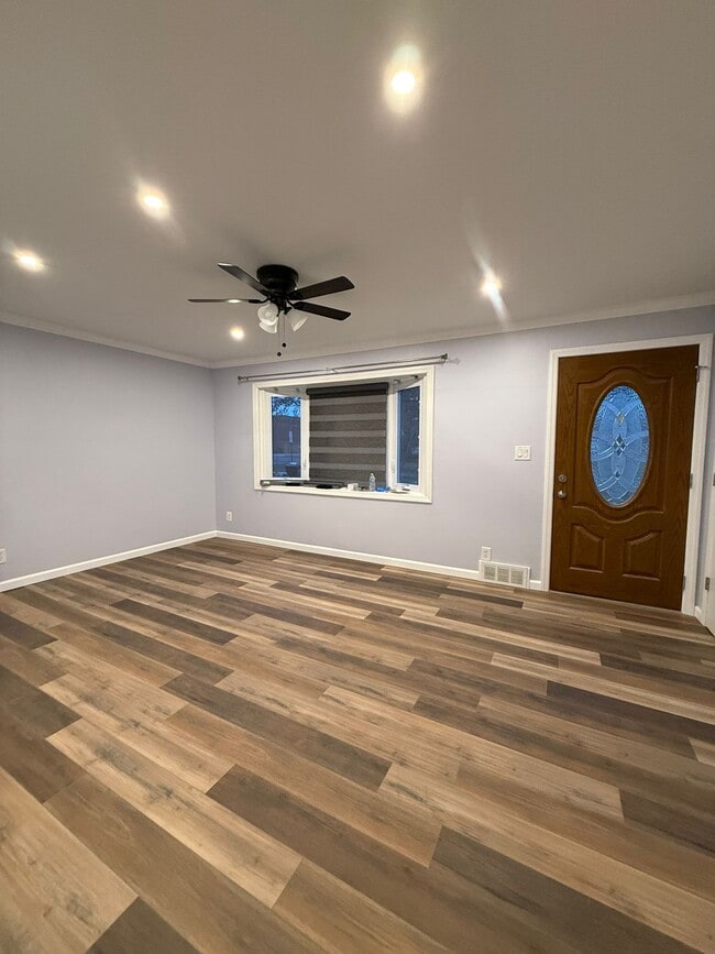 Photo - 130 Tunison Rd