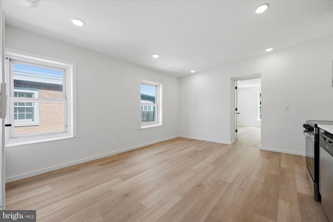 Photo - 627 N 16th St Unidad 302