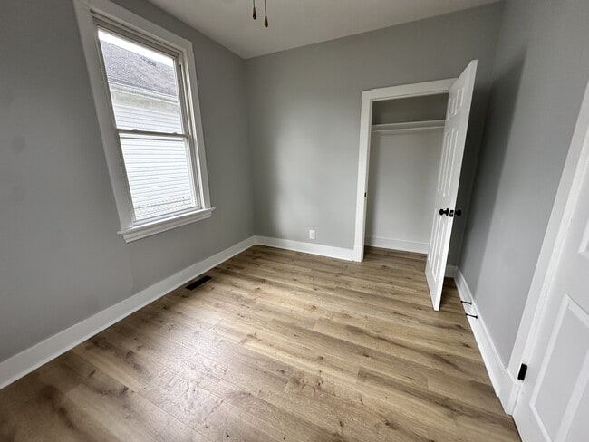 Photo - 2309 Elbe Ave