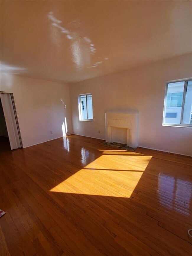 965-975 Biarritz Drive