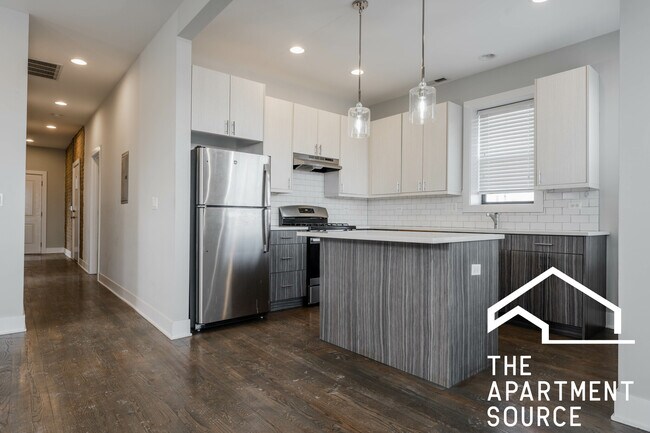 2626 N Rockwell St Unit 2