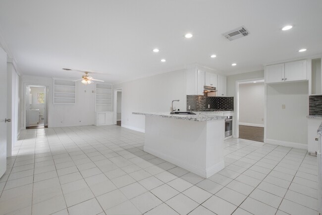 Building Photo - 2902 Wuthering Heights Dr Rental