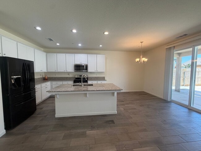 Photo - 2042 Sherbrook Ave