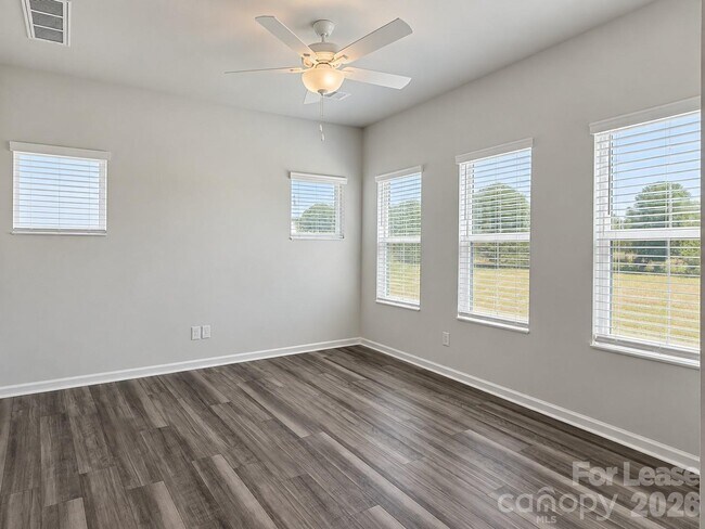 Photo - 6518 Harlech St