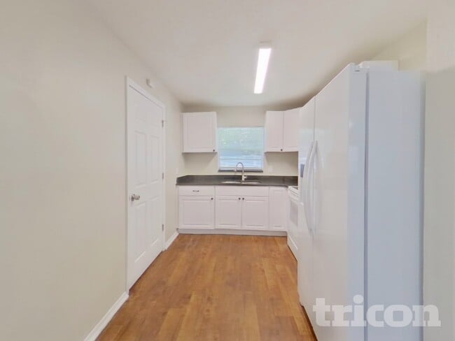 Photo - 1416 Thistledown Dr