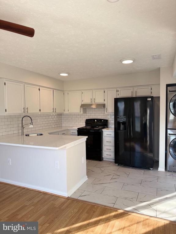 Building Photo - 2401 W Rosecroft Village Cir