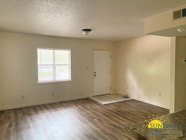 Photo - Nice 2 Bedroom Unit in Fort Walton Beach!