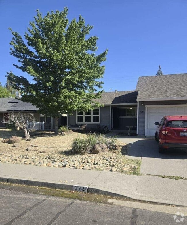 Building Photo - Cute Home
