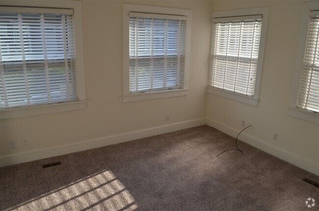 Building Photo - 621 W Princess Anne Rd Rental