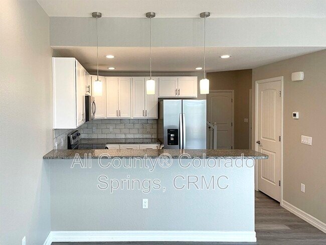 Photo - 610 Thimbleberry Point