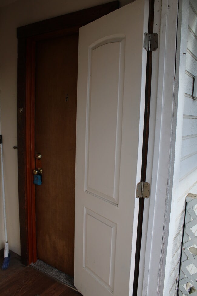 Building Photo - 412 Yakima St Unit C