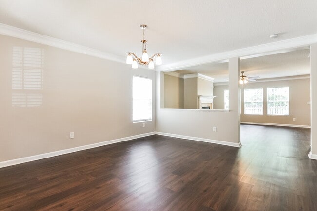 Photo - 144 Georgetowne Dr