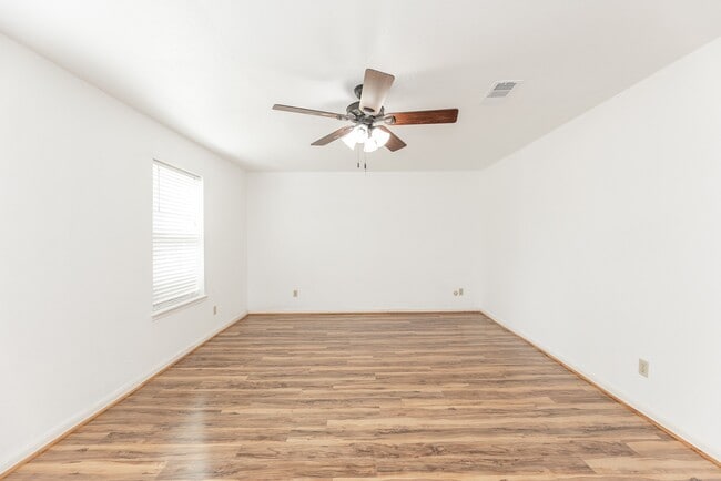 Building Photo - 7547 Brompton St Unit True