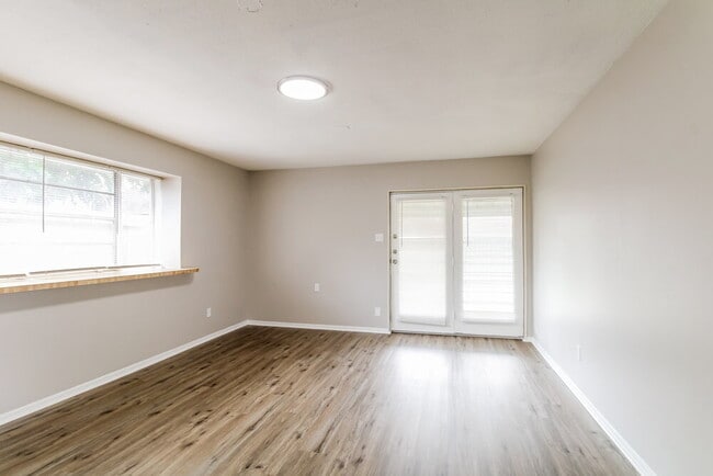 Photo - 5014 Hasie Dr