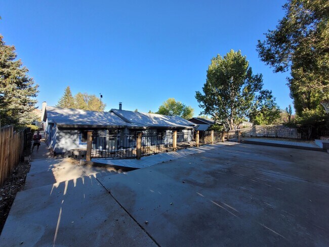 Photo - 2215 New Hampshire St