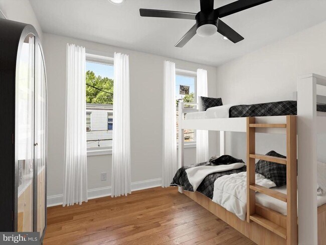 Photo - 404 N Robinson St