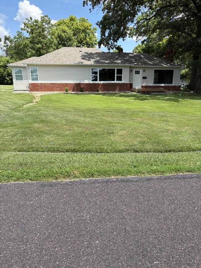Building Photo - 3 bed, 2 bath House for Rent!