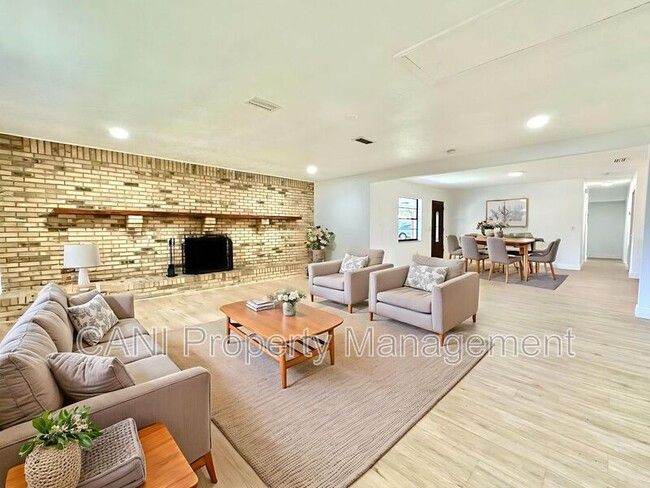 Photo - 2517 Royal Palm Dr