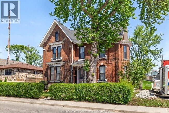 Photo - 274 Crawford Ave