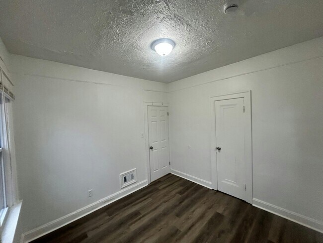 Photo - 18095 Goulburn Ave
