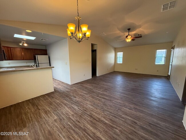 Building Photo - 2501 S Pantano Pkwy