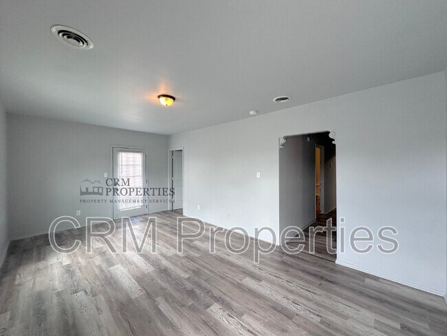 Photo - 302 E Walnut St Unidad Apt A