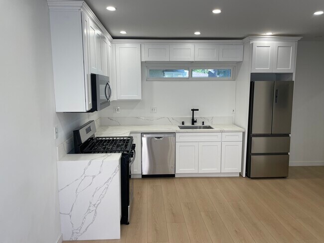 Photo - 6914 McLaren Ave