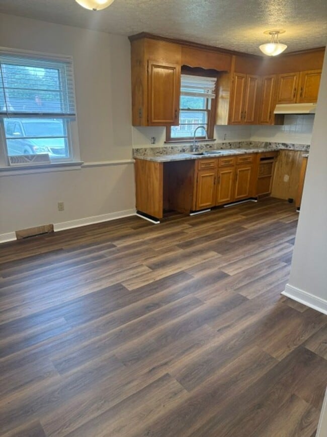 Photo - 719 Whitestone Dr Unit Apt B