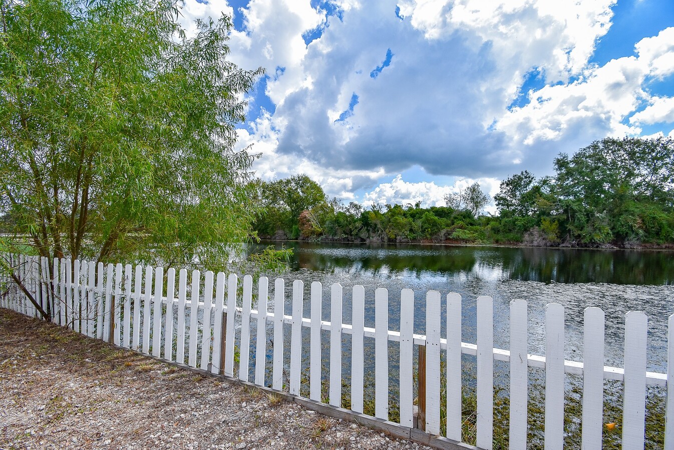 Photo - 330 Dixie Dr