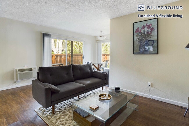 Building Photo - 877 Heatherstone Way Rental